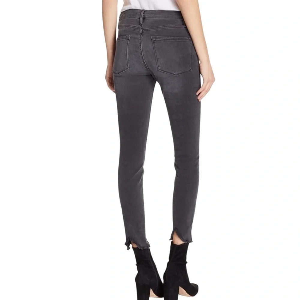 FRAME Le Skinny De Jeanne Crop Raw Triangle Hem Jean in Tull Size 26